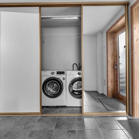 Central Large Modern House With A View トロムソ エクステリア 写真