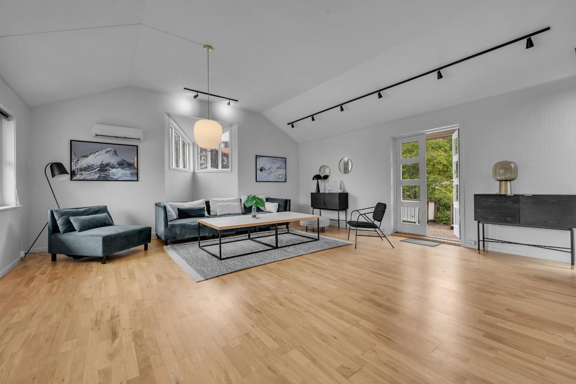 Central Large Modern House With A View トロムソ エクステリア 写真